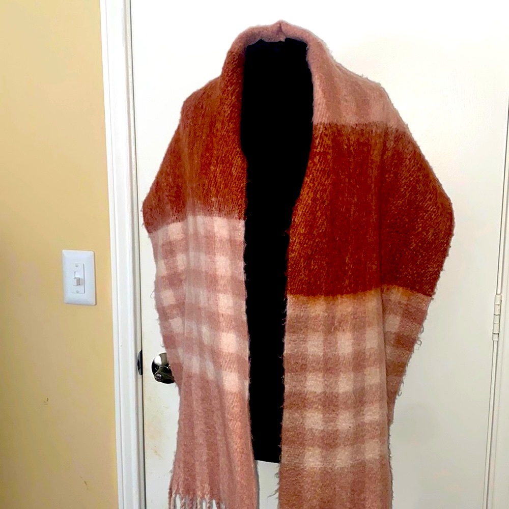 Pink Wool shawl - Picture 4 of 4